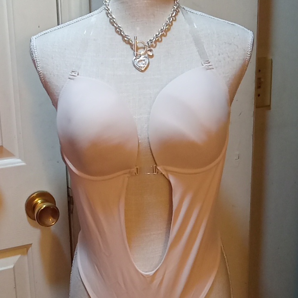 Woman's intimates